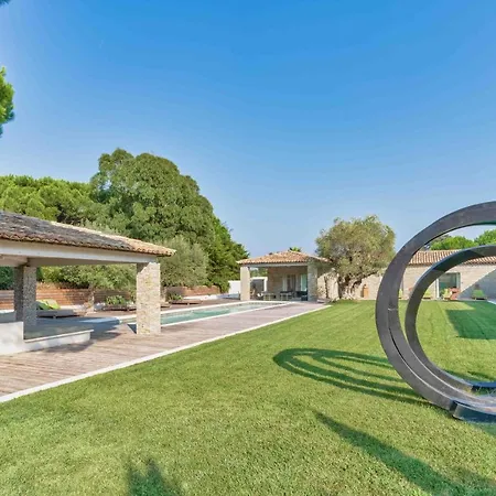 Dali Villa *